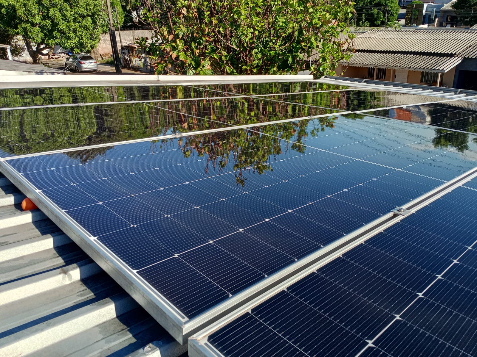 Placa solar limpa após o serviço Ar Limp