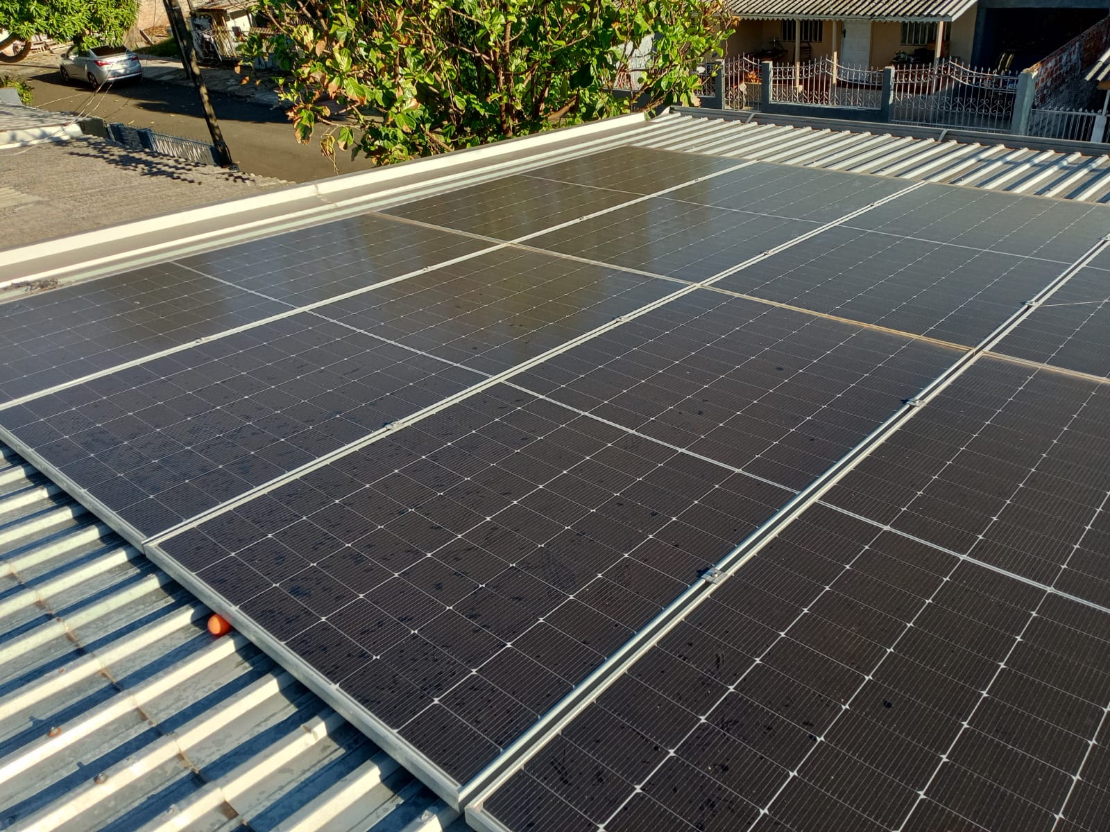 Placa solar limpa após o serviço Ar Limp